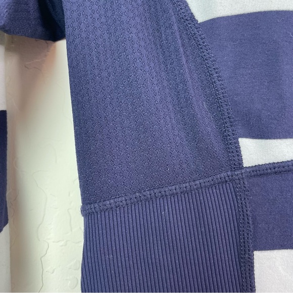 Lululemon Run Switch Back 1/2 Zip Pullover Wide Bold Stripe Blue White Size 4 - Picture 11 of 16